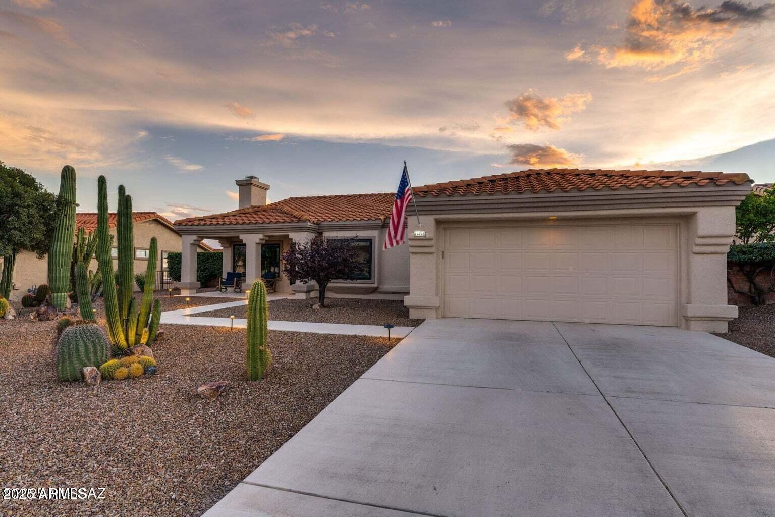 14705 North Palm Ridge Drive Oro Valley, AZ 85755 - Photo 45 of 49 a front view of house with a garden