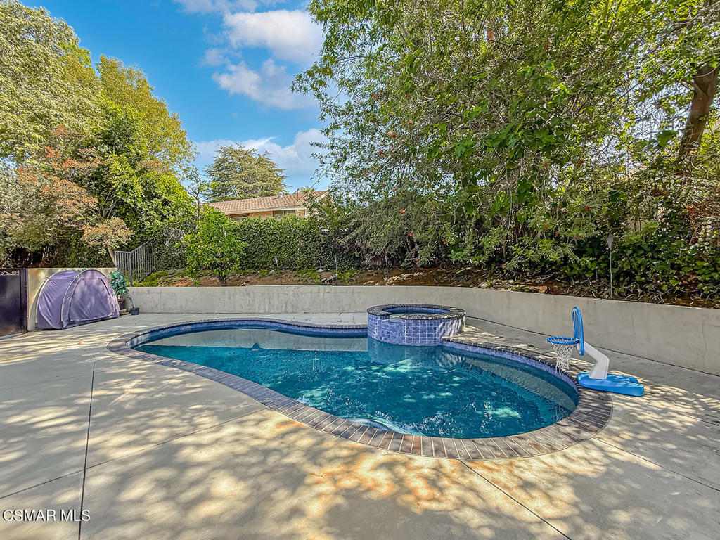 4184 Lanai Road Encino, CA 91436 - Photo 25 of 32 a view of a bathtub in a backyard