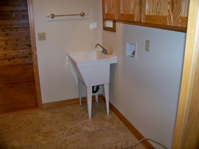 30100 1 Hundred Road Shingletown, CA 96088 - Photo 9 of 20 Laundry Room