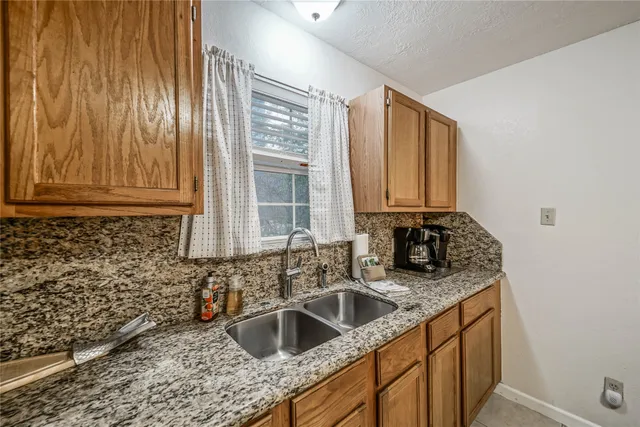 $2,200 | 1320 Avenue L, Galveston, TX 77550