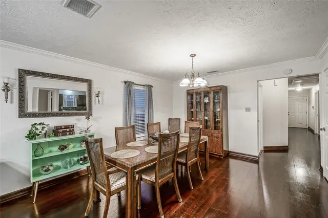 $2,200 | 1320 Avenue L, Galveston, TX 77550