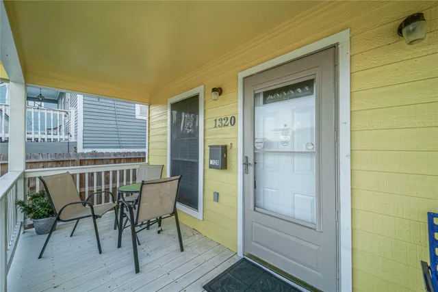 $2,200 | 1320 Avenue L, Galveston, TX 77550