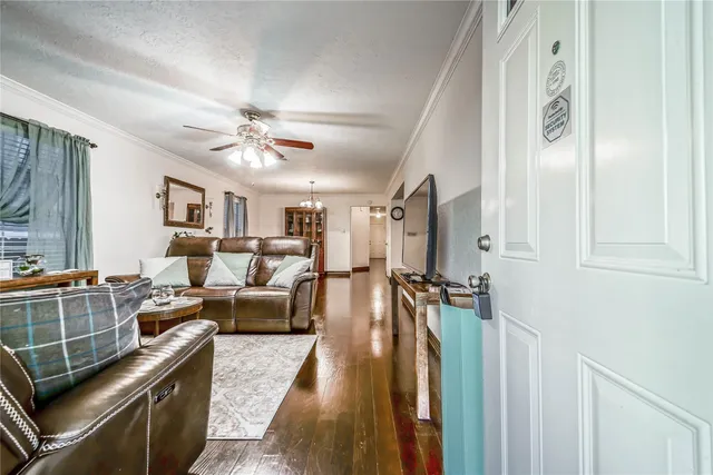$2,200 | 1320 Avenue L, Galveston, TX 77550