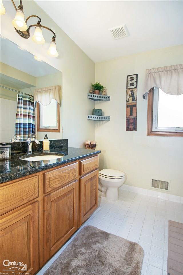 34349 Country Meadow Road New Baltimore, MI 48047 - Photo 20 of 37 31389832-19.JPG