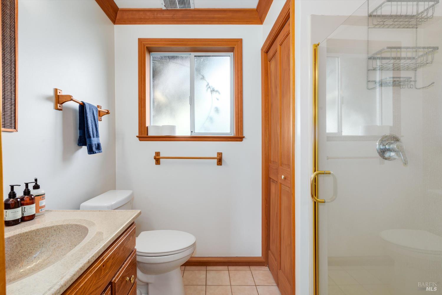 20 Rosedale Road Calistoga, CA 94515 - Photo 22 of 47 a bathroom with a toilet sink and mirror