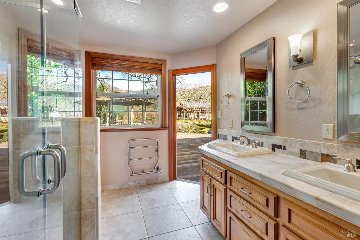 20 Rosedale Road Calistoga, CA 94515 - Photo 28 of 47 a bathroom with a sink a vanity and a mirror