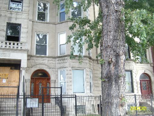 a view of building with a tree