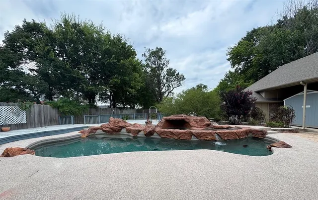 $475,000 | 2865 Oak Creek Drive, Paris, TX 75462