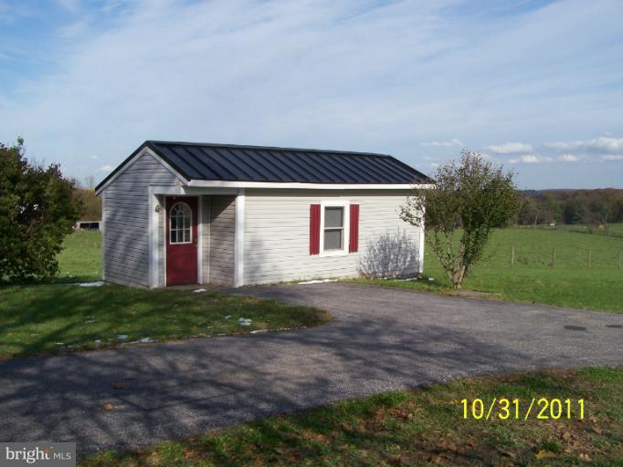 529 North Clear Ridge Road Union Bridge, MD 21791 - Photo 6 of 30 a front view of a house with a yard