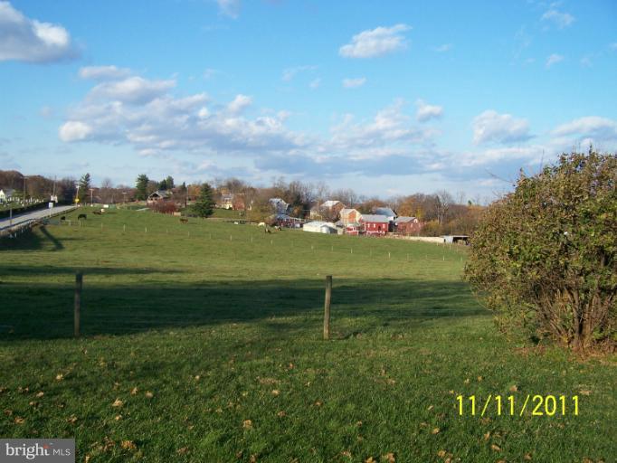 529 North Clear Ridge Road Union Bridge, MD 21791 - Photo 10 of 30 a view of a golf course with a garden