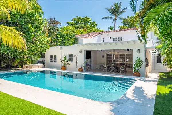 $4,695,000 | 5236 Pine Tree Drive, Miami Beach, FL 33140