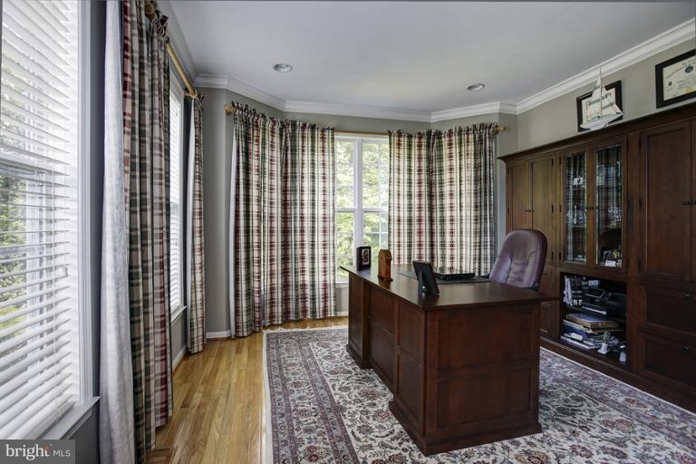 613 Havenhill Road Edgewater, MD 21037 - Photo 1 of 26 Living Room