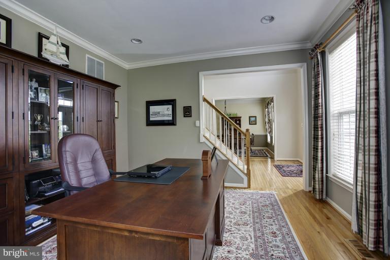 613 Havenhill Road Edgewater, MD 21037 - Photo 8 of 26 Living Room