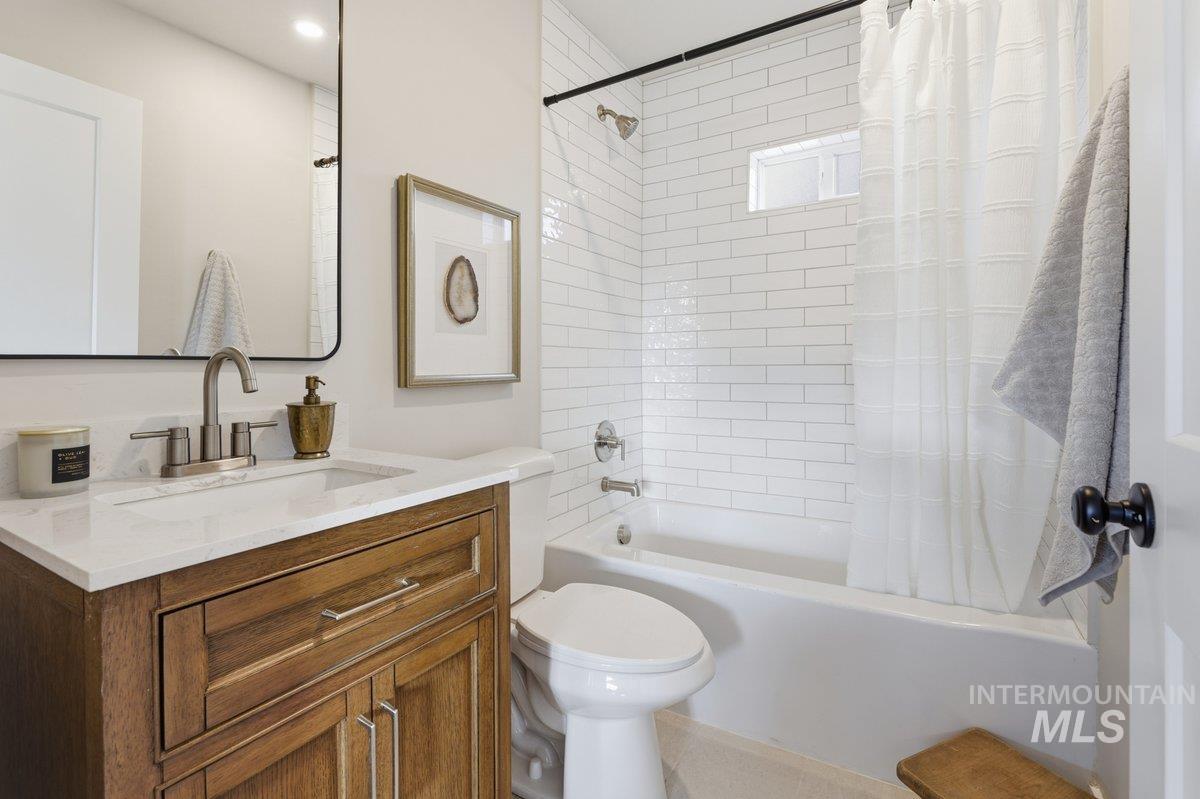 2310 West Frederic Street Boise, ID 83705 - Photo 15 of 42 Full hall bath