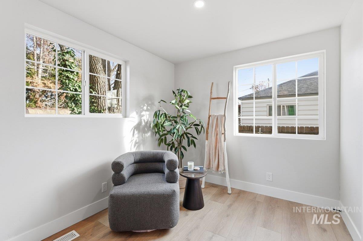 2310 West Frederic Street Boise, ID 83705 - Photo 20 of 42 Sitting area or workspace in primary