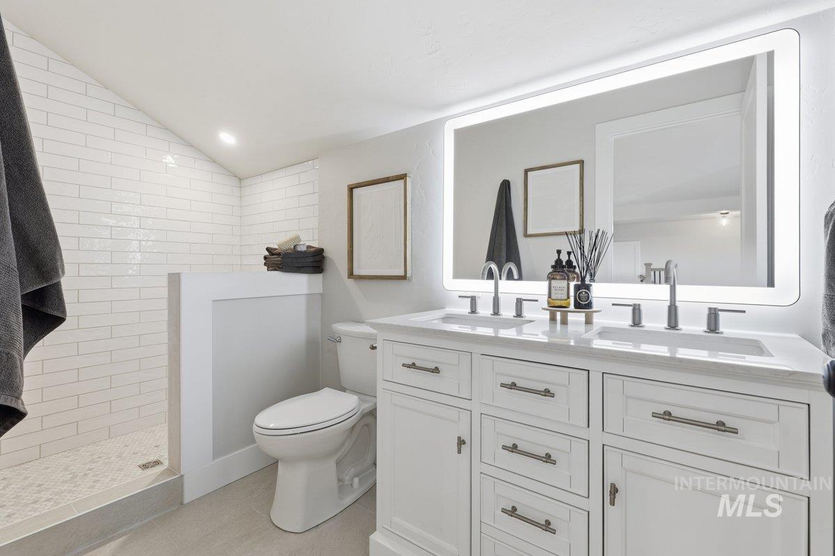 2310 West Frederic Street Boise, ID 83705 - Photo 31 of 42 Full bath upstairs