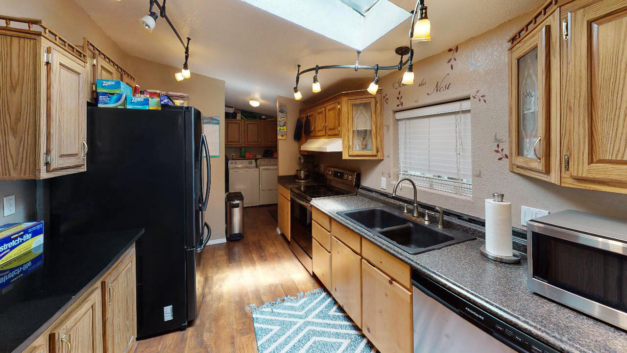 53610 Day Road La Pine, OR 97739 - Photo 19 of 22 53610-Day-Rd-La-Pine-OR-97739-Kitchen