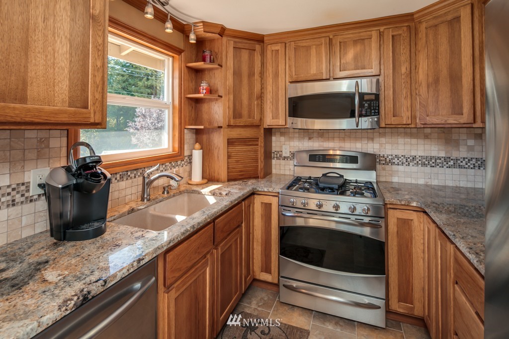 1094 Shaw Road Ferndale, WA 98248 - Photo 5 of 25