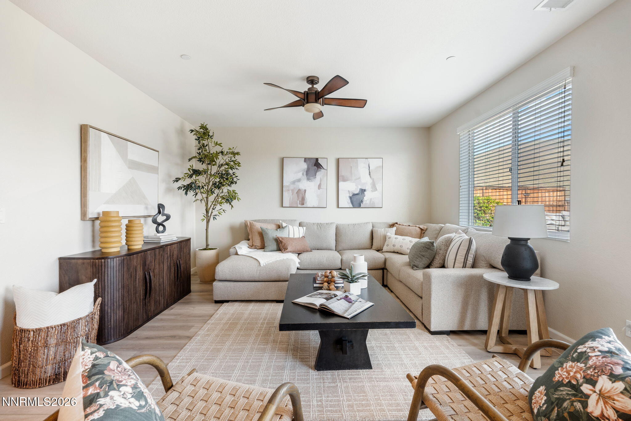 2995 Brachetto Loop Sparks, NV 89434 - Photo 6 of 45 Living Room
