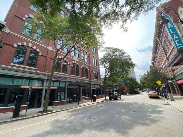 $1,699 | 83 Hanover Street, Unit 210, Manchester, NH 03101