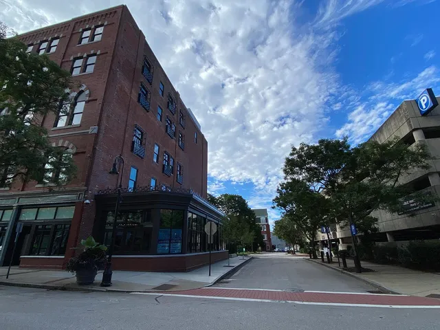 $1,699 | 83 Hanover Street, Unit 210, Manchester, NH 03101