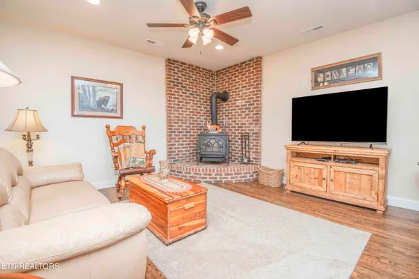 $1,200,000 | 2278 Lower Rinehart Road, Dandridge, TN 37725