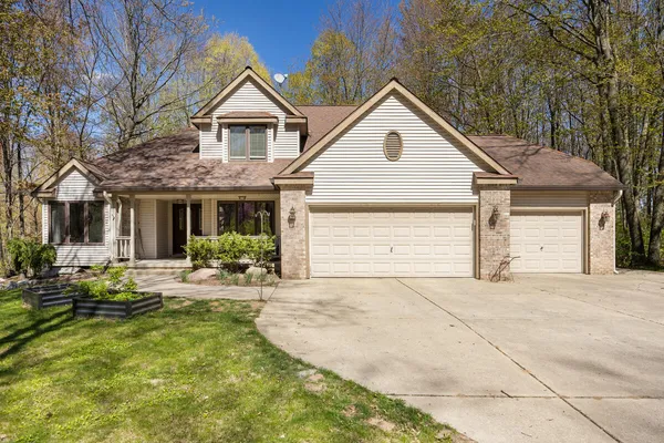 $474,900 | 15056 Oakwood Drive, Big Rapids, MI 49307