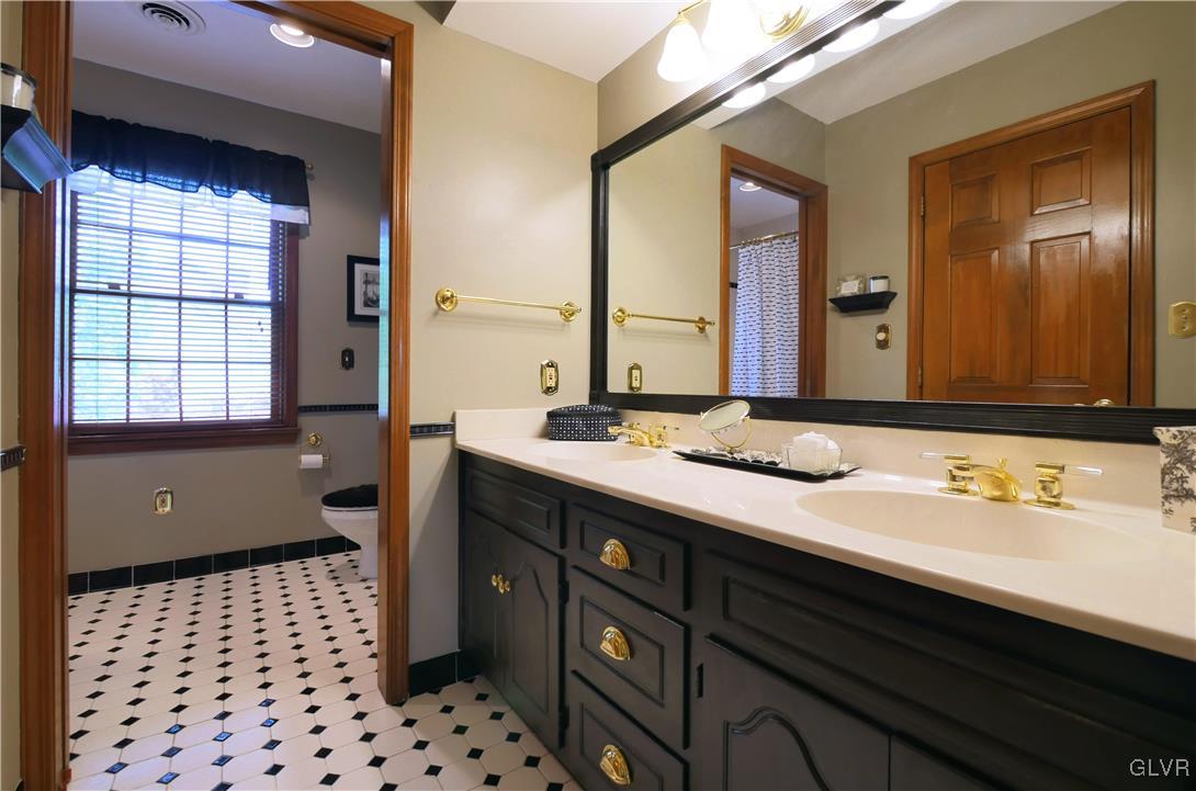 2820 Cross Creek Road Bethlehem, PA 18017 - Photo 20 of 33 Gallery Image 20