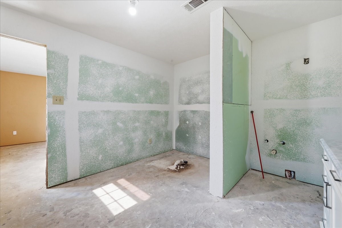 14183 Craigen Road Beaumont, TX 77705 - Photo 23 of 28 Primary en suite walk in shower area