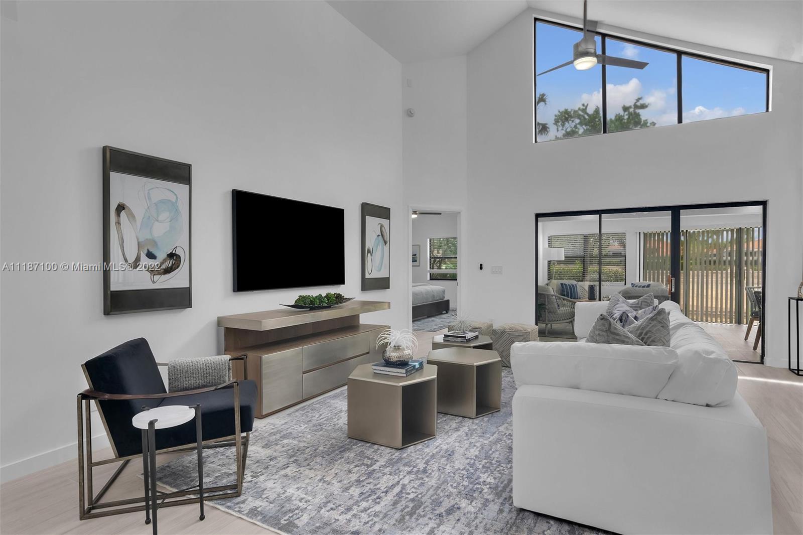 17477 Vía Capri Boca Raton, FL 33496 - Photo 4 of 23 Gallery Image 4