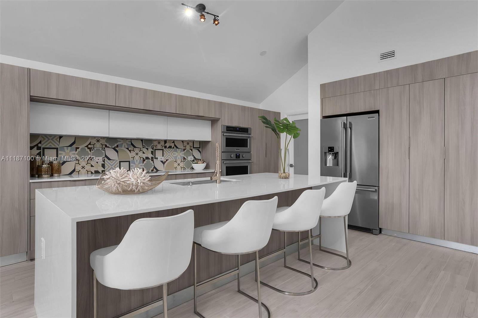 17477 Vía Capri Boca Raton, FL 33496 - Photo 5 of 23 Gallery Image 5