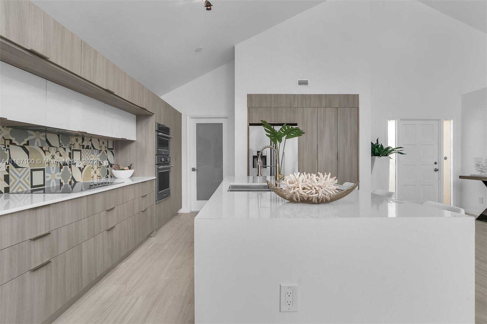 17477 Vía Capri Boca Raton, FL 33496 - Photo 6 of 23 Gallery Image 6