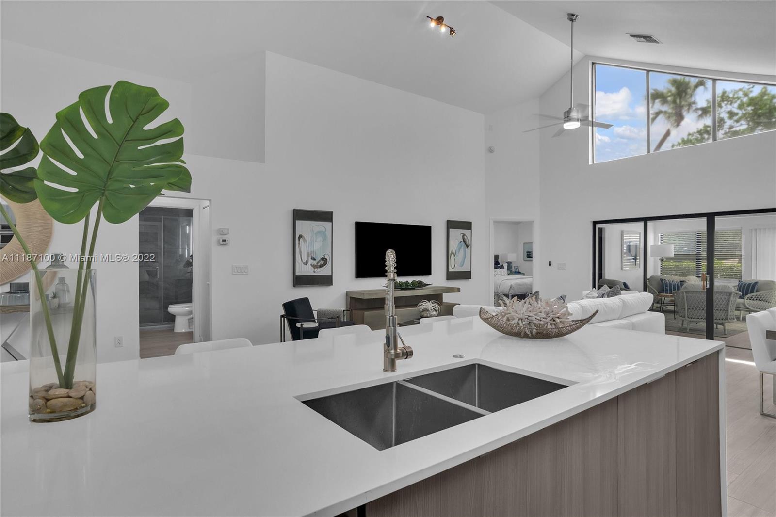 17477 Vía Capri Boca Raton, FL 33496 - Photo 8 of 23 Gallery Image 8