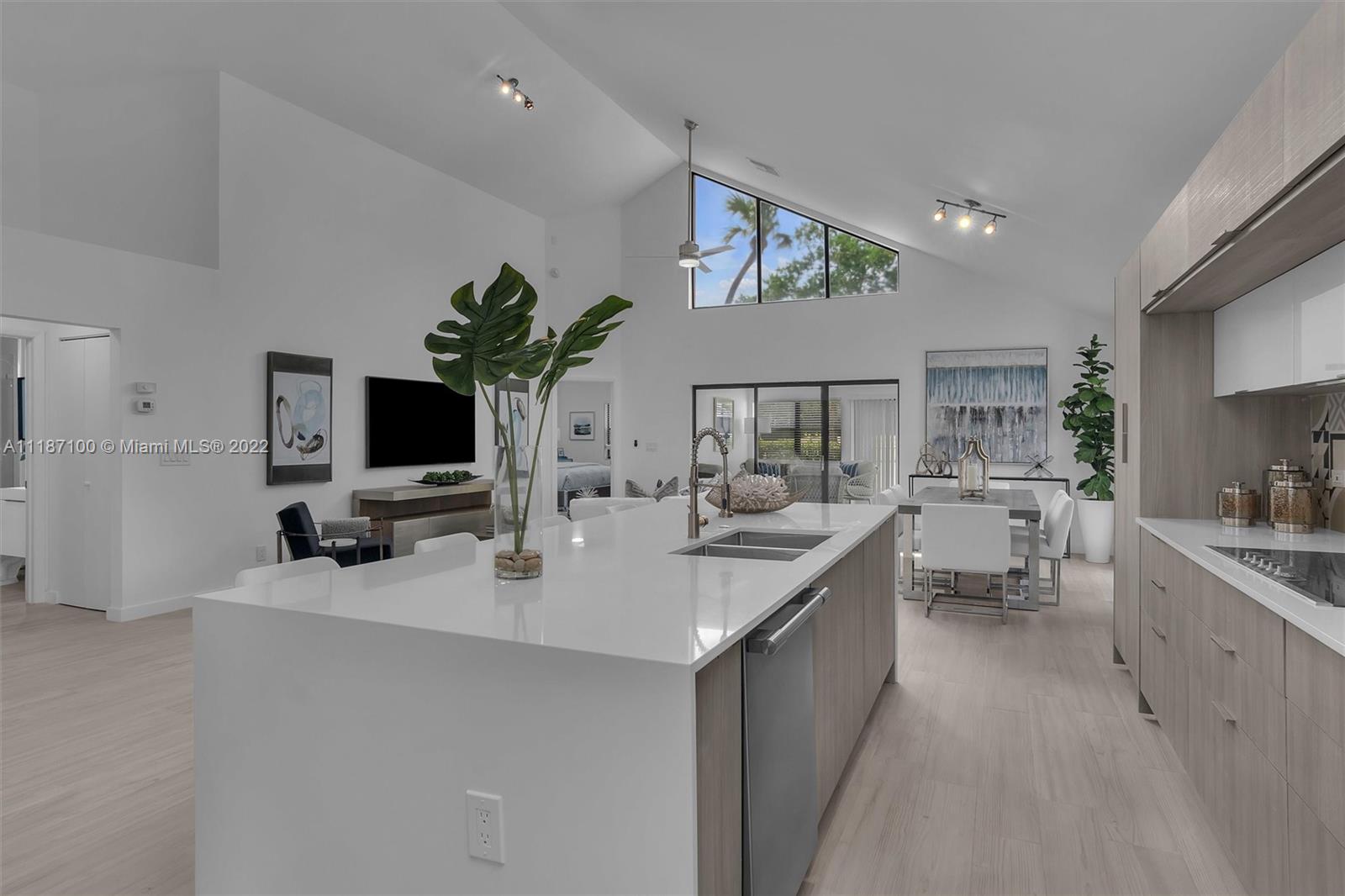 17477 Vía Capri Boca Raton, FL 33496 - Photo 9 of 23 Gallery Image 9