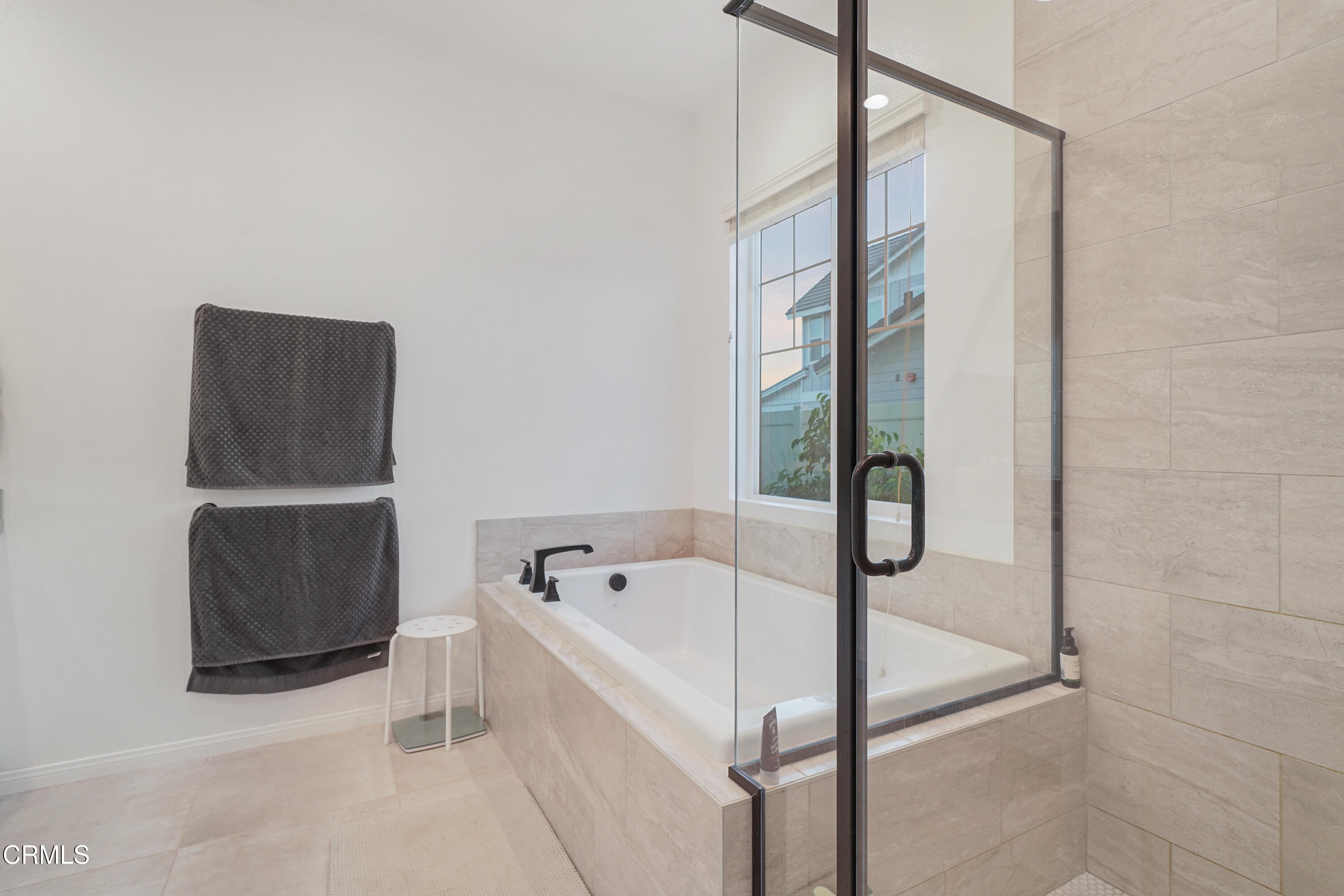 263 Wisteria Street Fillmore, CA 93015 - Photo 33 of 51 a bathroom with a bathtub and a shower