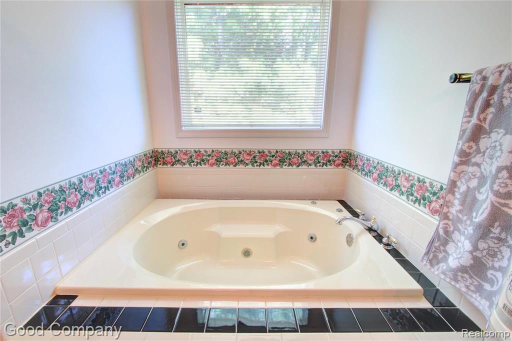 864 Preswick Court Rochester Hills, MI 48307 - Photo 33 of 47