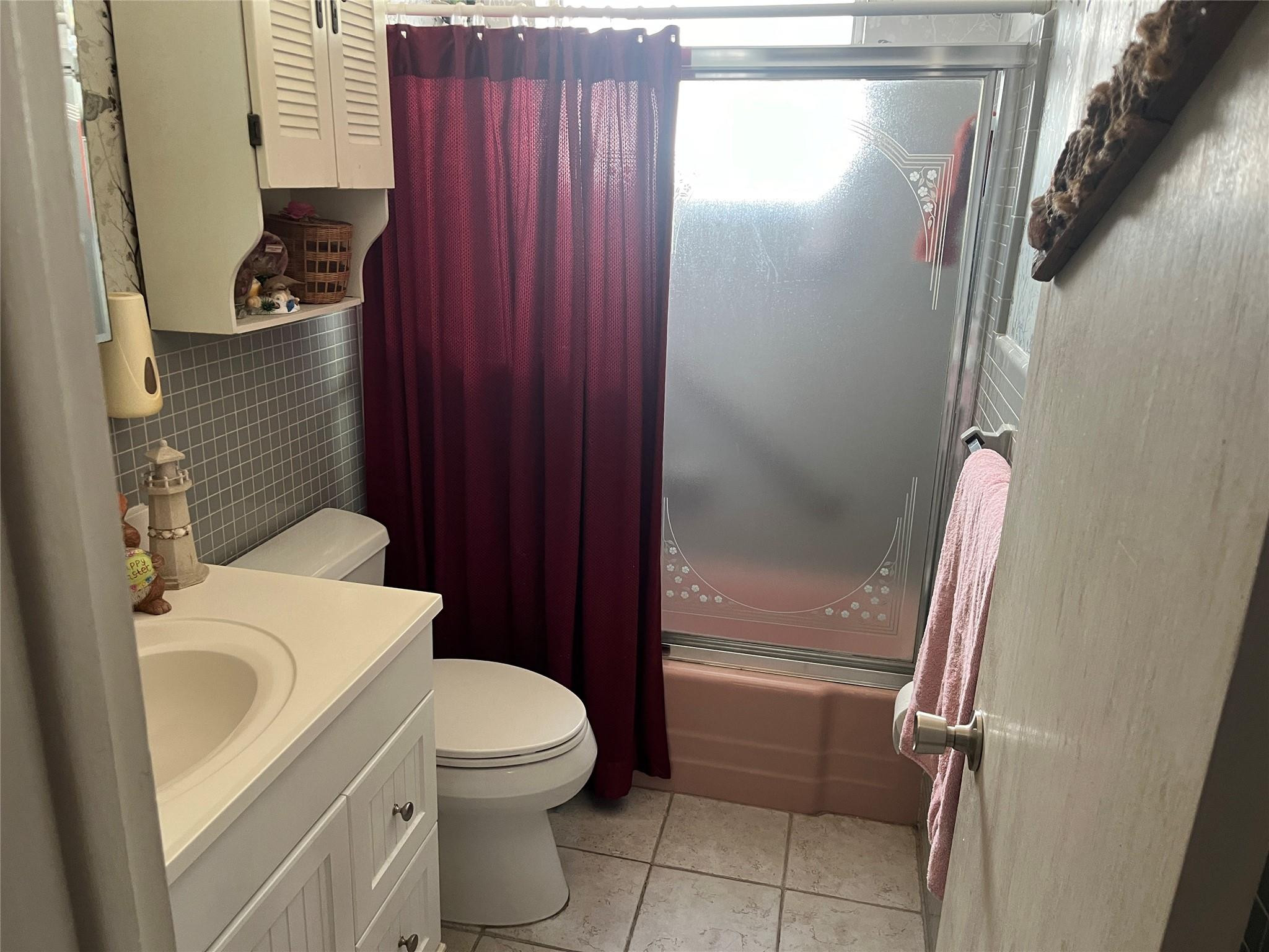 3401 West Park Road Hollywood, FL 33021 - Photo 15 of 28 a bathroom with a toilet and a shower
