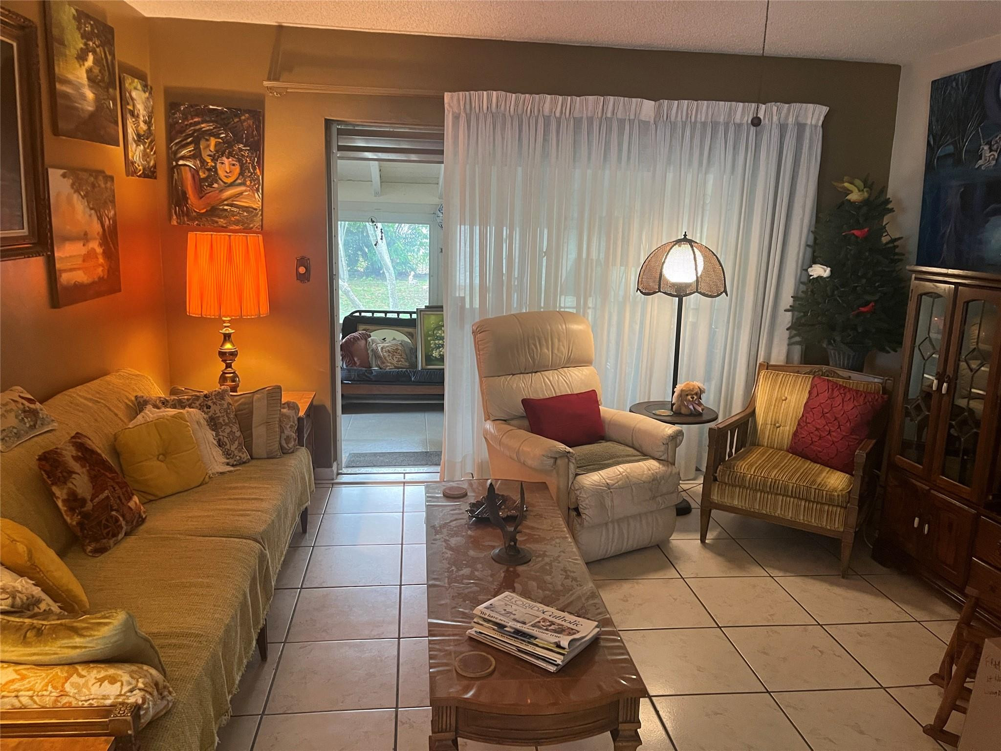3401 West Park Road Hollywood, FL 33021 - Photo 4 of 28 a living room with furniture and a window