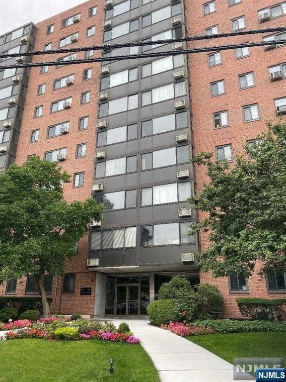 90 Prospect Avenue, Unit 6F Hackensack, NJ 07601 - Photo 1 of 11
