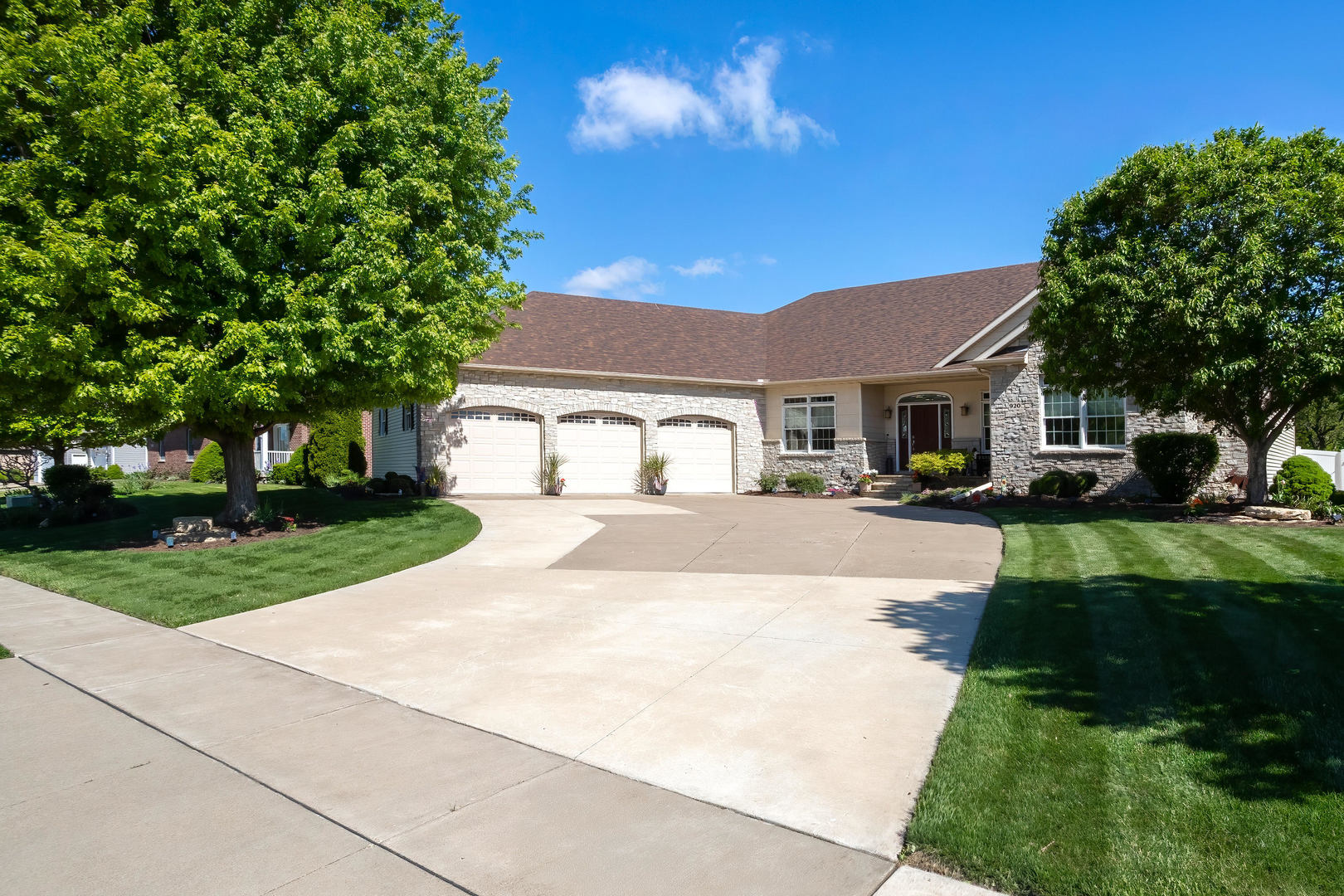 920 Rustic View Court Eldridge, IA 52748 - Photo 10 of 63