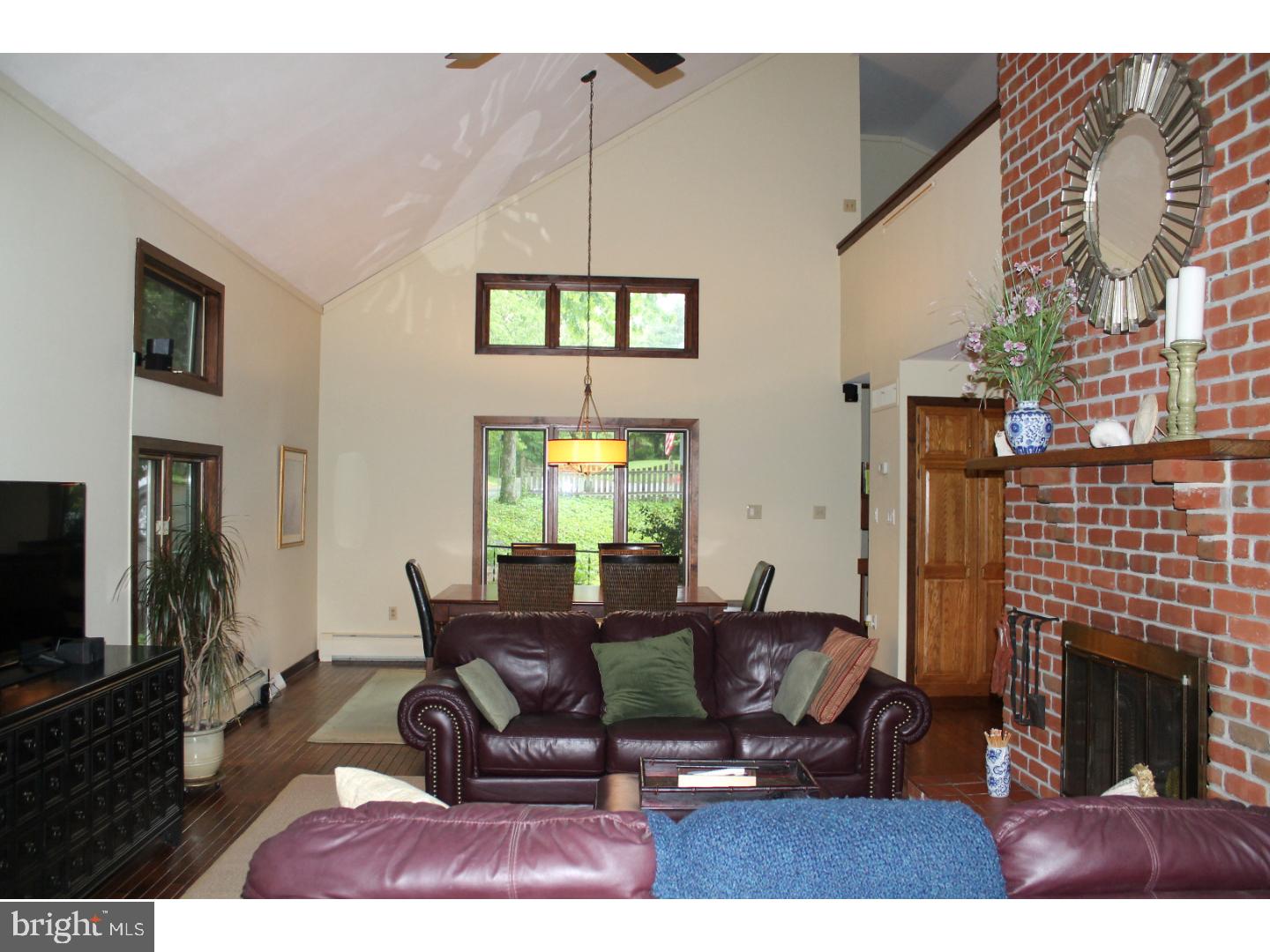 2720 Welsh Road Mohnton, PA 19540 - Photo 5 of 25 Living Room