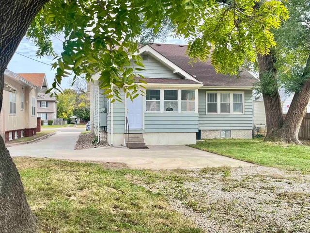 $179,900 | 1505 North Main Street, Hutchinson, KS 67501