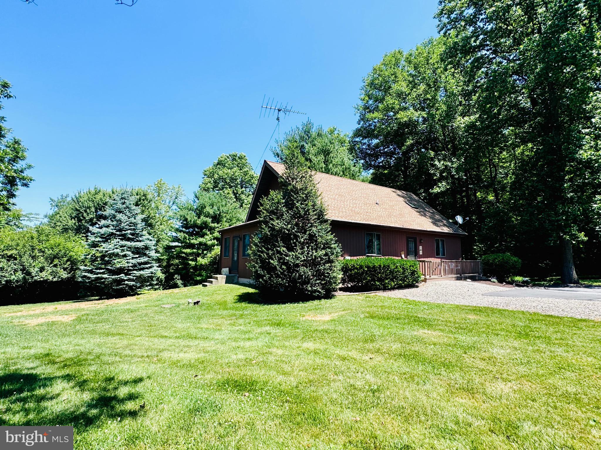 523 Texter Mountain Road Robesonia, PA 19551 - Photo 11 of 81 Exterior left side rear view from the rear yard