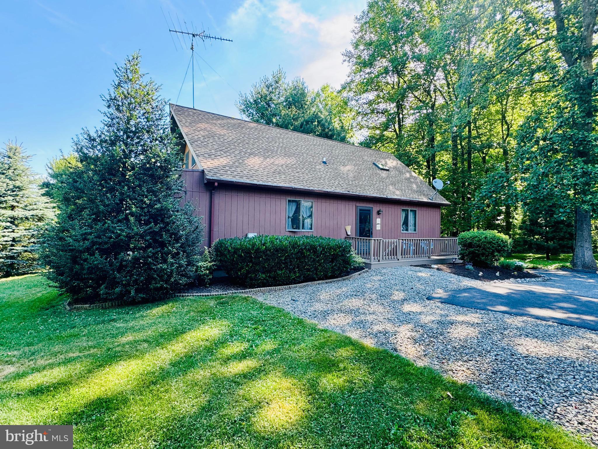 523 Texter Mountain Road Robesonia, PA 19551 - Photo 14 of 81 Exterior left side view from side yard