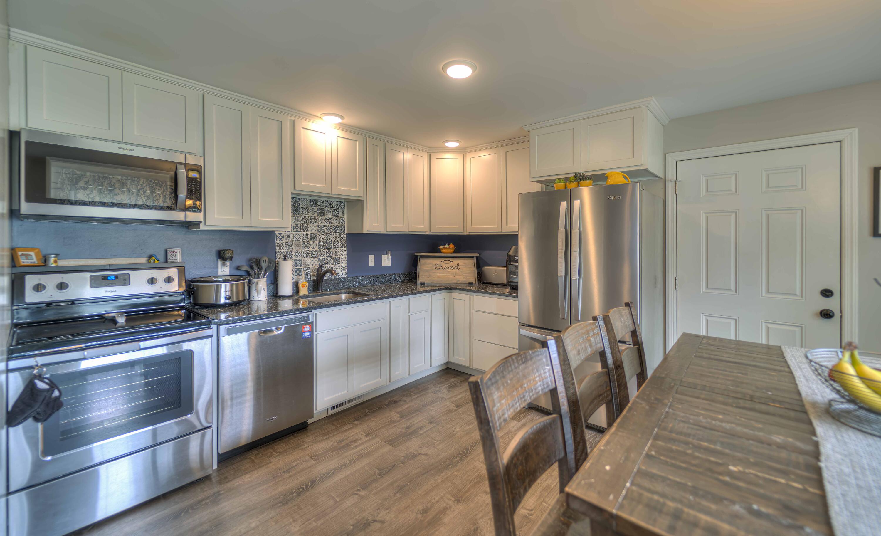 2512 McCain Road Jackson, MI 49203 - Photo 9 of 31 kitchen
