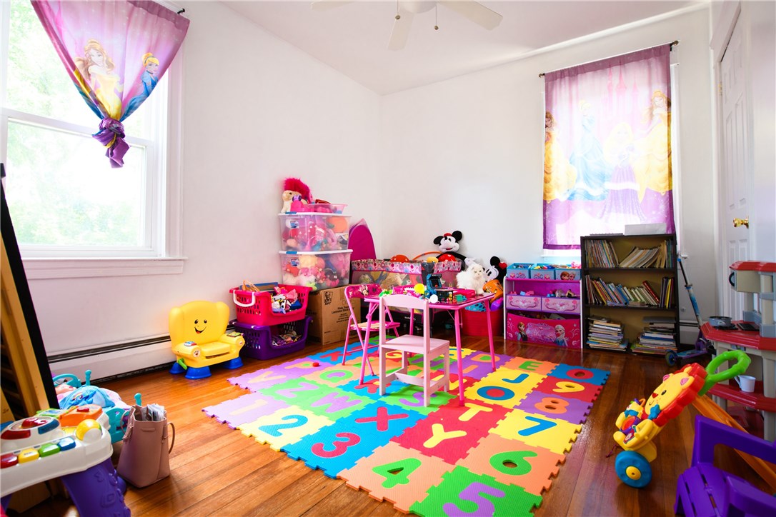 100 Rochambeau Avenue Providence, RI 02906 - Photo 16 of 24 Gallery Image 16