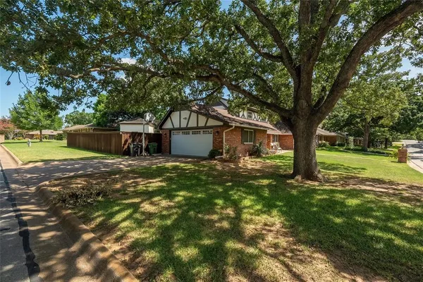$450,000 | 2119 Prestonwood Drive, Arlington, TX 76012