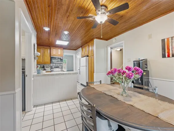 $450,000 | 2119 Prestonwood Drive, Arlington, TX 76012