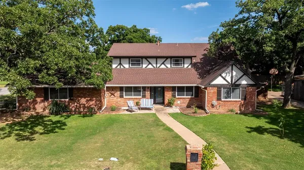 $450,000 | 2119 Prestonwood Drive, Arlington, TX 76012