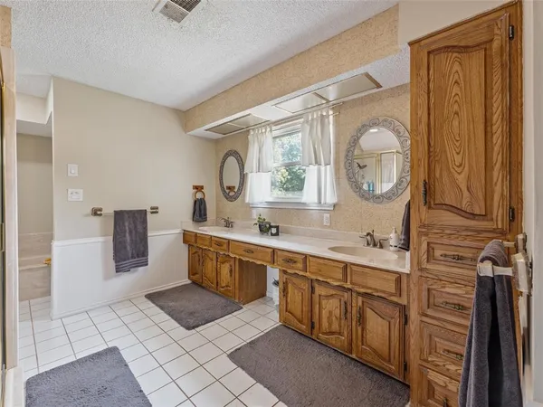 $450,000 | 2119 Prestonwood Drive, Arlington, TX 76012